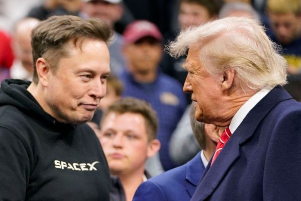 Elon Musk rời chính quyền
